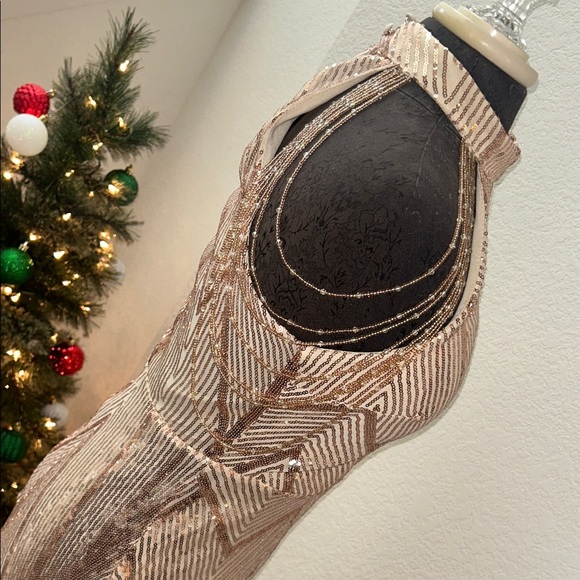 Elegant Gold Sequin Evening Gown - Picture 4 of 7